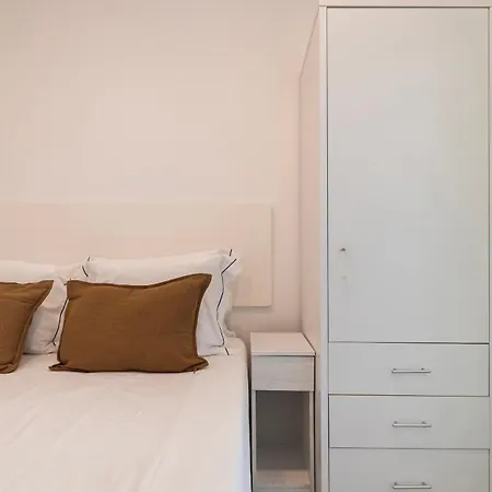 Alfama 1bdr By Lovelystay Апартаменты